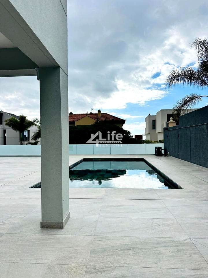 3 bedroom Villa for sale in Costa Adeje with pool garage - € 1,800,000 (Ref: 9805673)