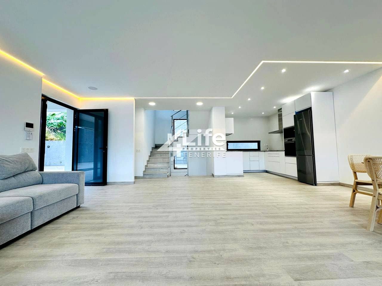 3 bedroom Villa for sale in Costa Adeje with pool garage - € 1,800,000 (Ref: 9805673)