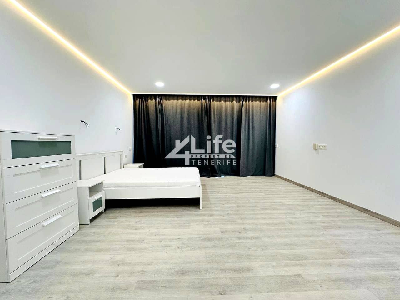 3 bedroom Villa for sale in Costa Adeje with pool garage - € 1,800,000 (Ref: 9805673)