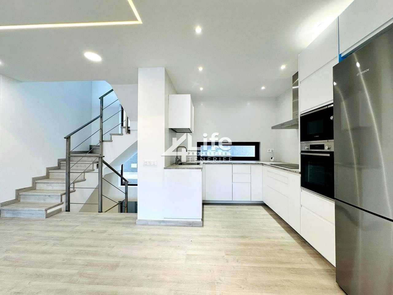 3 bedroom Villa for sale in Costa Adeje with pool garage - € 1,800,000 (Ref: 9805673)