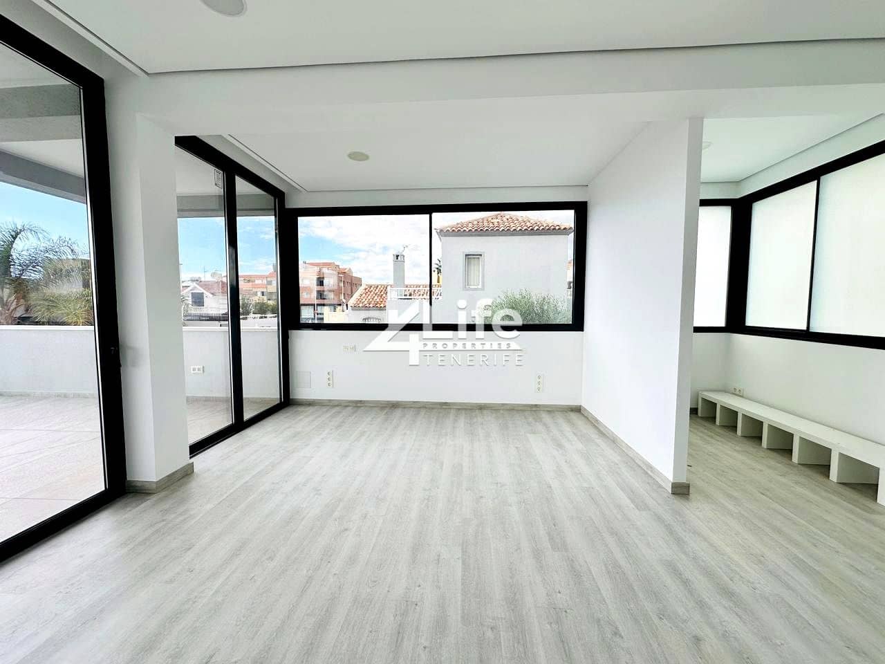 3 bedroom Villa for sale in Costa Adeje with pool garage - € 1,800,000 (Ref: 9805673)