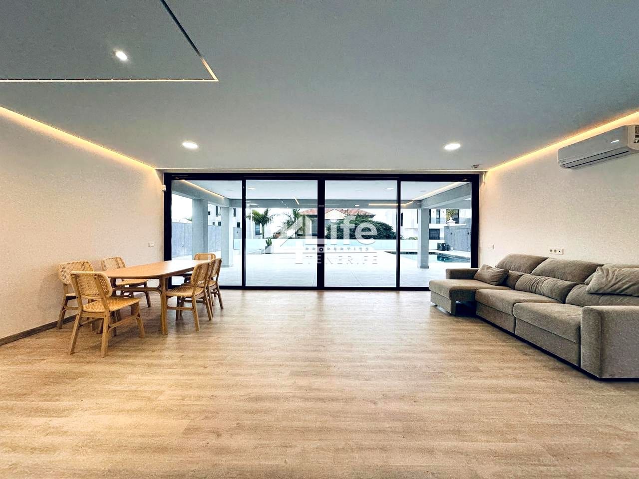 3 bedroom Villa for sale in Costa Adeje with pool garage - € 1,800,000 (Ref: 9805673)