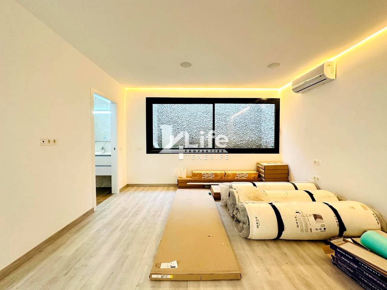 3 bedroom Villa for sale in Costa Adeje with pool garage - € 1,800,000 (Ref: 9805673)