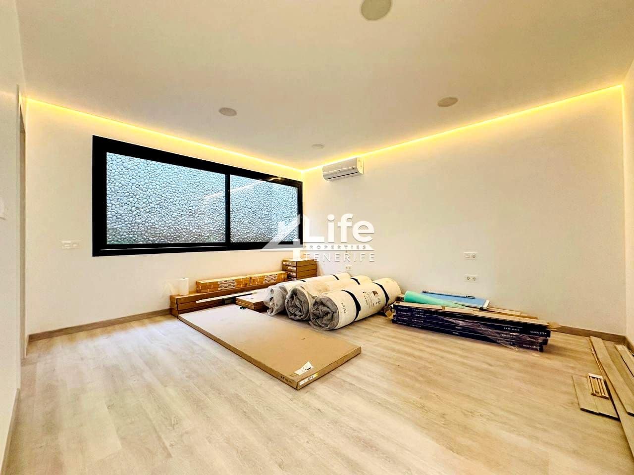 3 bedroom Villa for sale in Costa Adeje with pool garage - € 1,800,000 (Ref: 9805673)