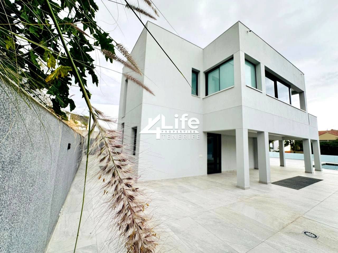 3 bedroom Villa for sale in Costa Adeje with pool garage - € 1,800,000 (Ref: 9805673)