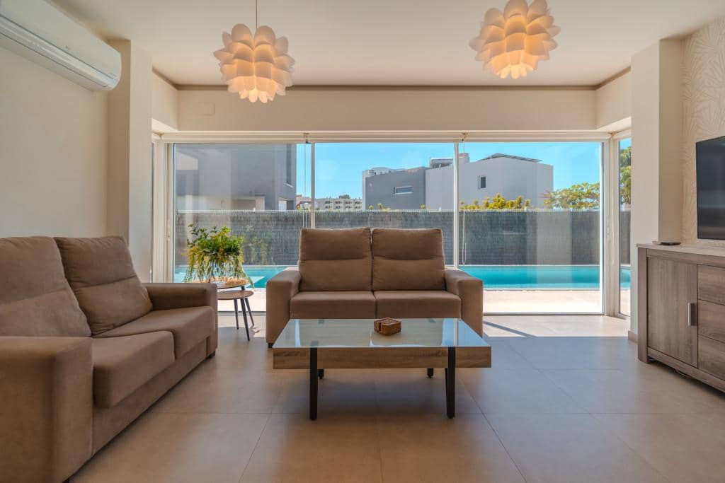 Chalet de 3 habitaciones en Playa Paraiso en venta con piscina garaje - 1.075.000 € (Ref: 9807146)