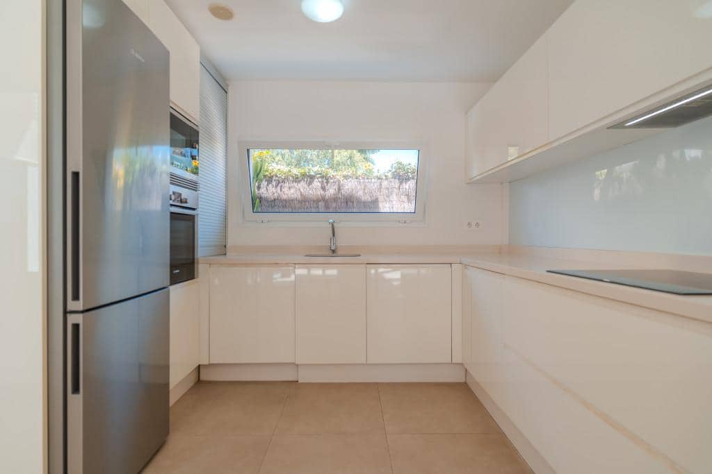 Chalet de 3 habitaciones en Playa Paraiso en venta con piscina garaje - 1.075.000 € (Ref: 9807146)