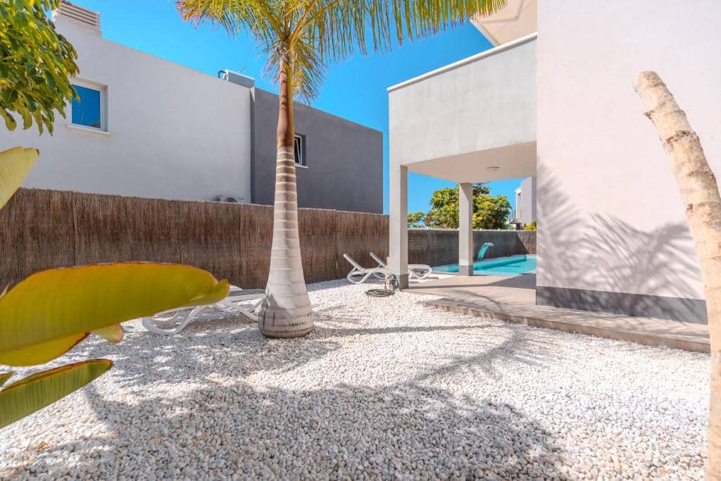 Chalet de 3 habitaciones en Playa Paraiso en venta con piscina garaje - 1.075.000 € (Ref: 9807146)