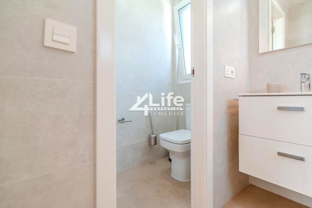 3 bedroom Villa for sale in Playa Paraiso with pool garage - € 1,075,000 (Ref: 9807146)