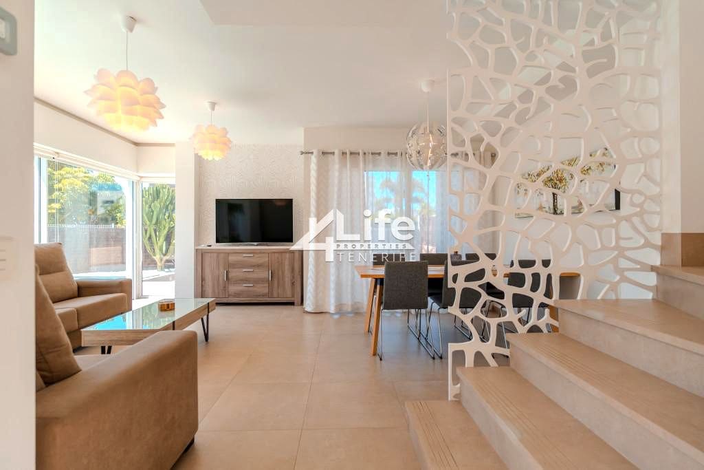 3 bedroom Villa for sale in Playa Paraiso with pool garage - € 1,075,000 (Ref: 9807146)
