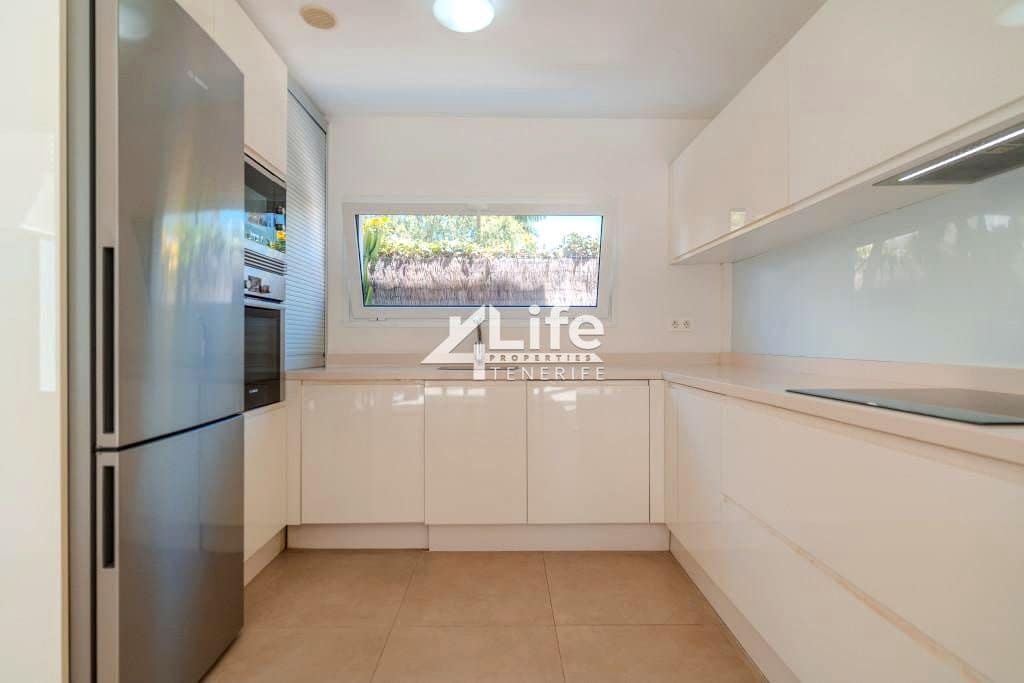 3 bedroom Villa for sale in Playa Paraiso with pool garage - € 1,075,000 (Ref: 9807146)