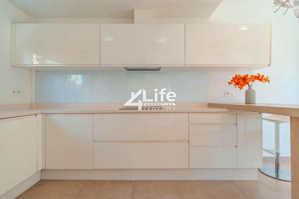 3 bedroom Villa for sale in Playa Paraiso with pool garage - € 1,075,000 (Ref: 9807146)