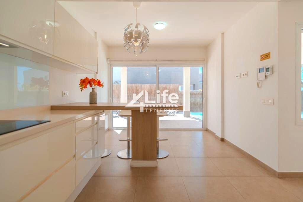 3 bedroom Villa for sale in Playa Paraiso with pool garage - € 1,075,000 (Ref: 9807146)
