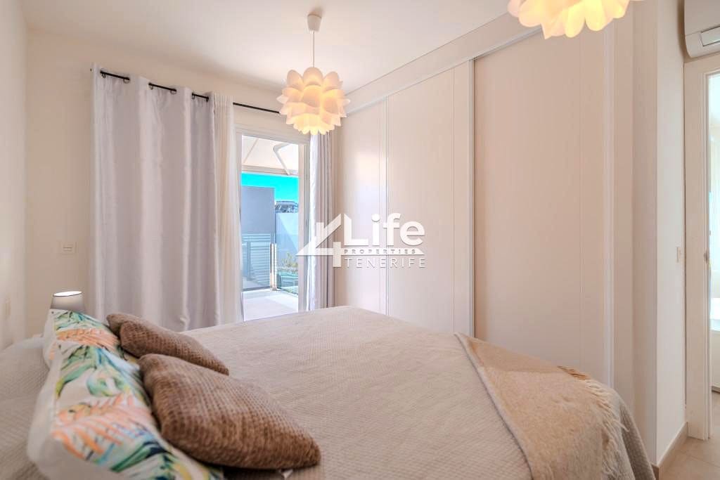 3 bedroom Villa for sale in Playa Paraiso with pool garage - € 1,075,000 (Ref: 9807146)