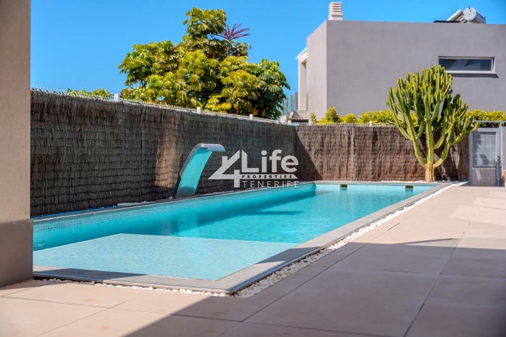 3 bedroom Villa for sale in Playa Paraiso with pool garage - € 1,075,000 (Ref: 9807146)