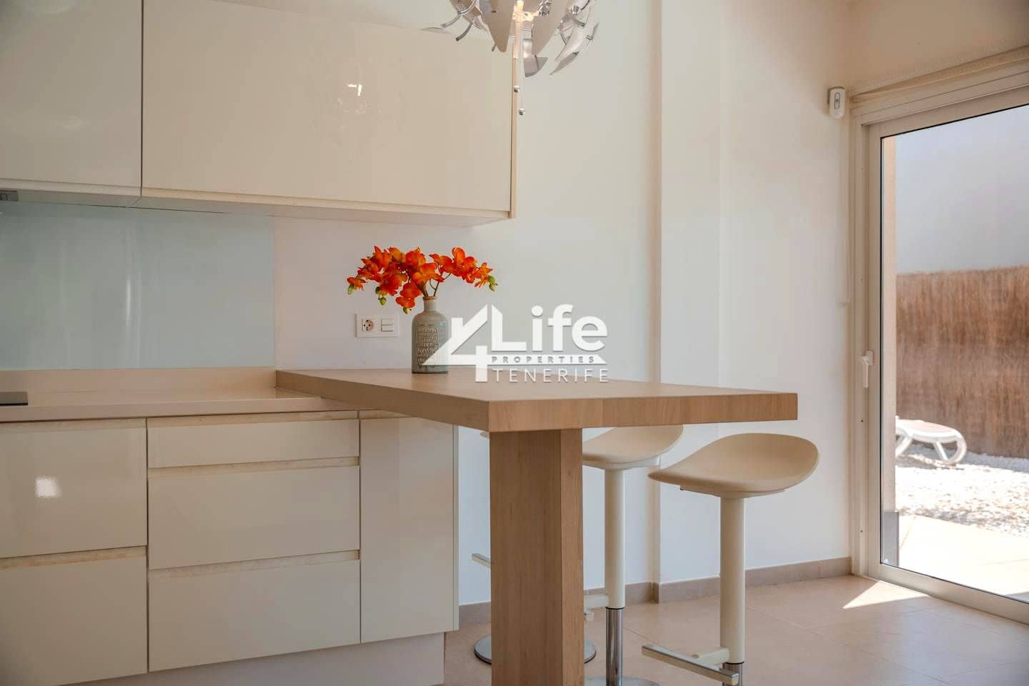3 bedroom Villa for sale in Playa Paraiso with pool garage - € 1,075,000 (Ref: 9807146)