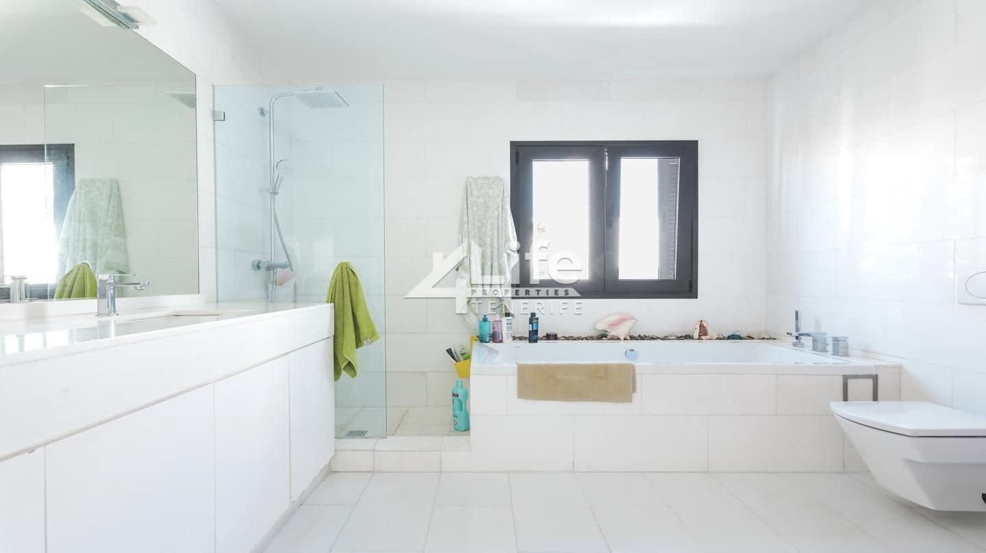 4 chambre Villa/Maison à vendre à Costa Adeje avec piscine garage - 2 625 000 € (Ref: 9813770)