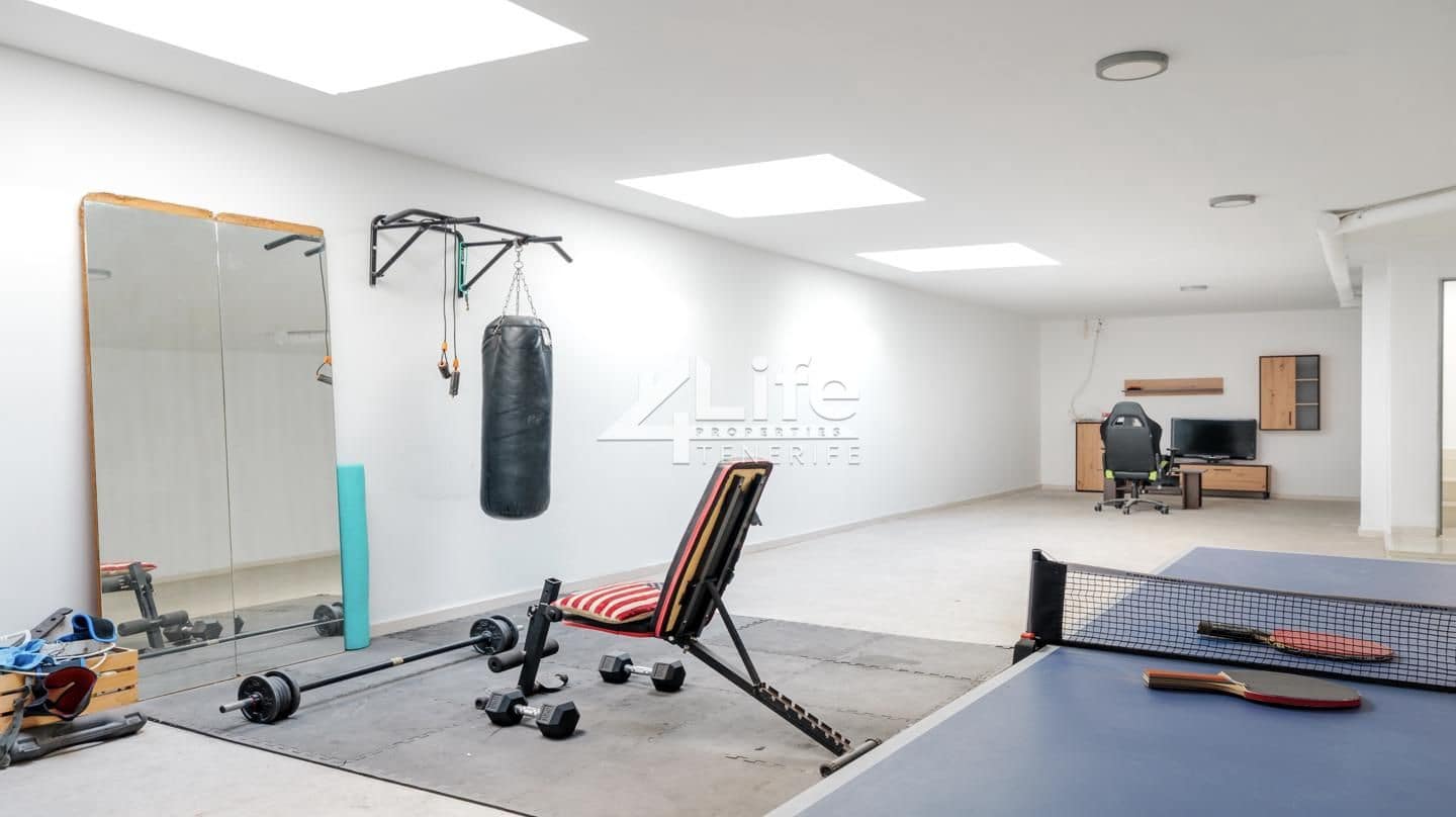 4 chambre Villa/Maison à vendre à Costa Adeje avec piscine garage - 2 625 000 € (Ref: 9813770)
