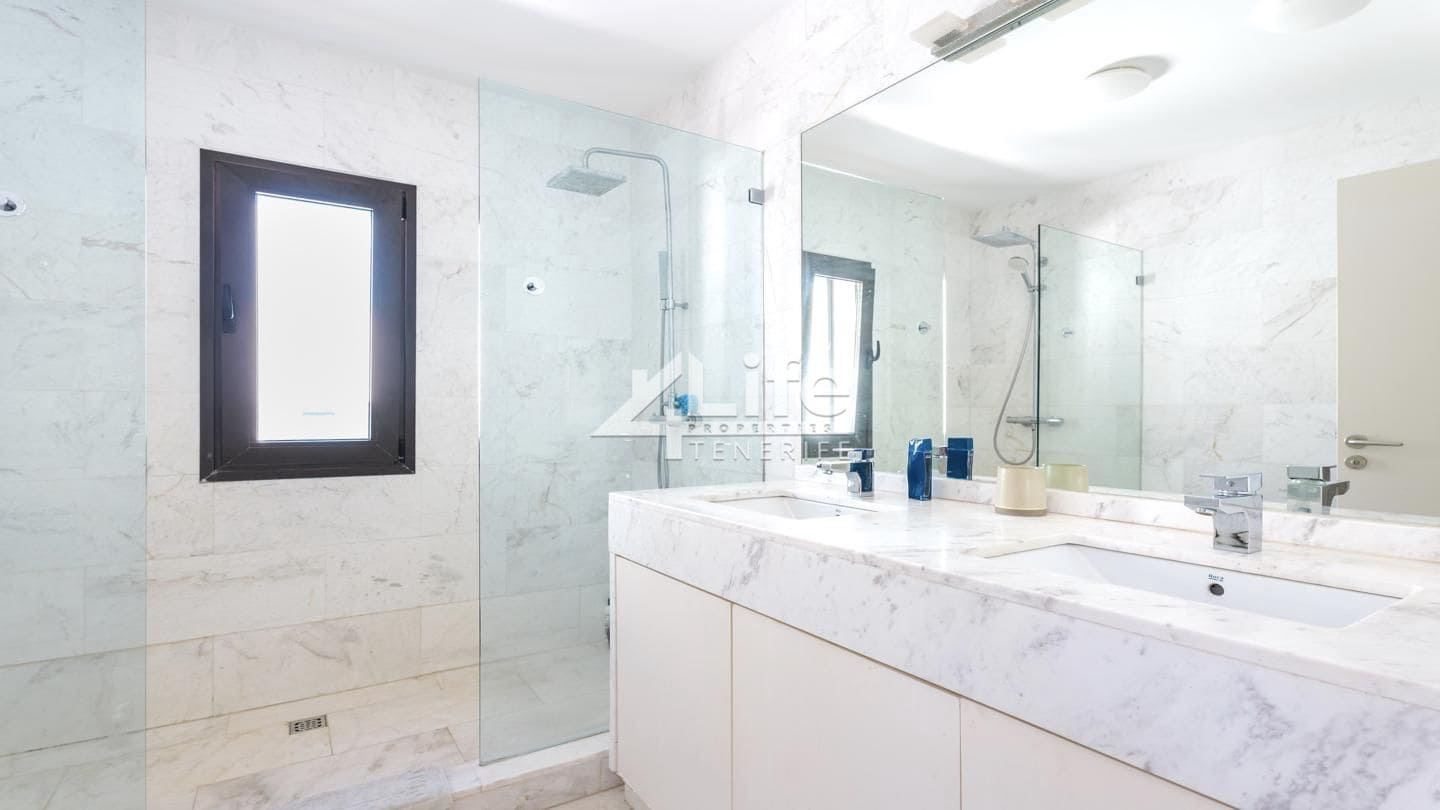 4 chambre Villa/Maison à vendre à Costa Adeje avec piscine garage - 2 625 000 € (Ref: 9813770)