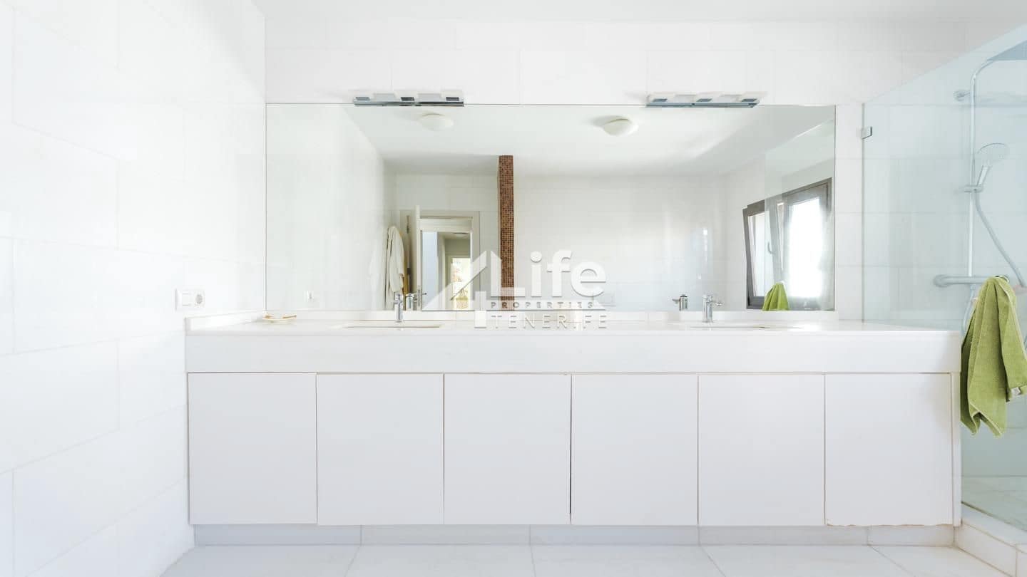 4 chambre Villa/Maison à vendre à Costa Adeje avec piscine garage - 2 625 000 € (Ref: 9813770)