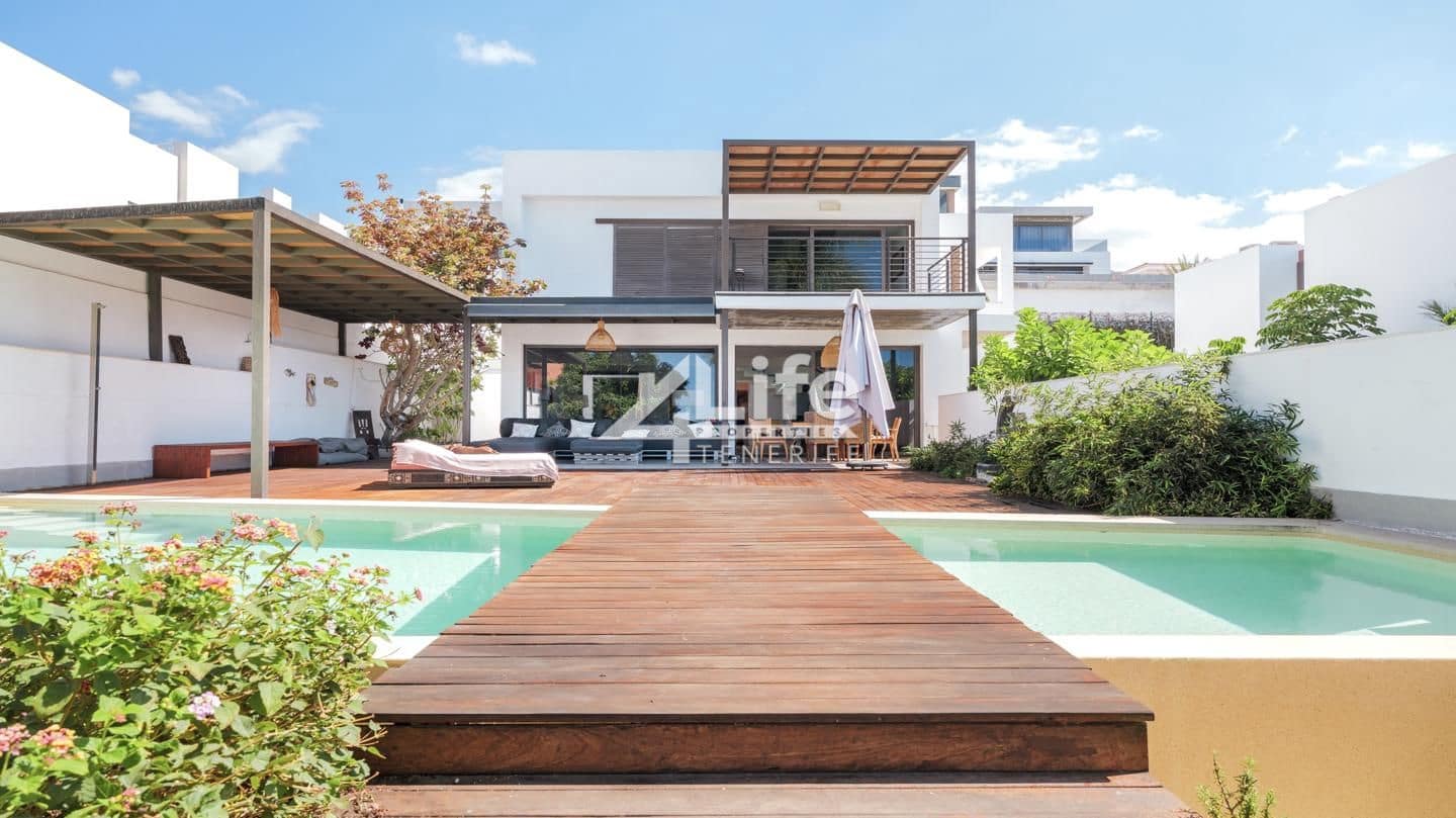 4 chambre Villa/Maison à vendre à Costa Adeje avec piscine garage - 2 625 000 € (Ref: 9813770)
