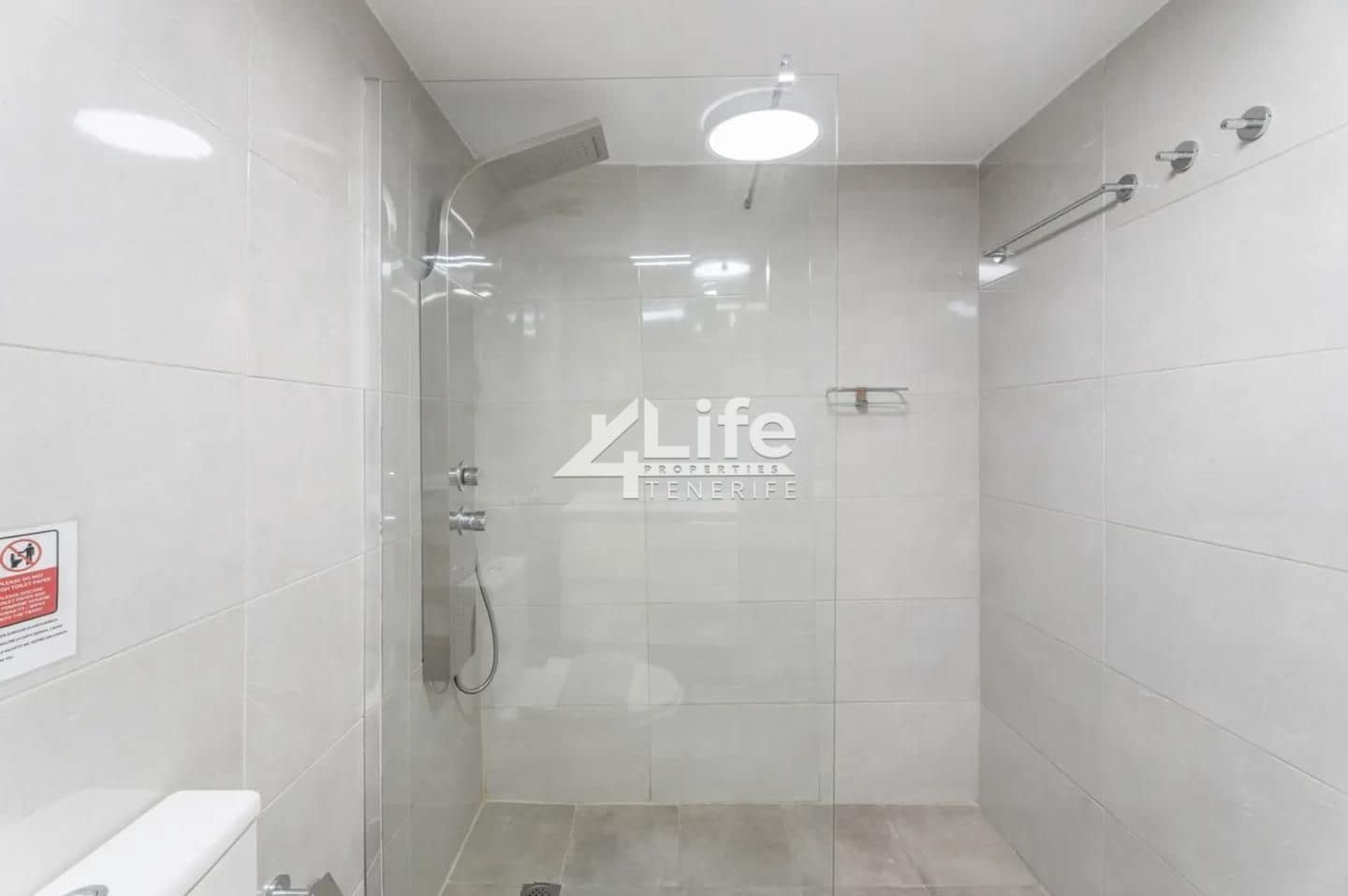 1 bedroom Flat for sale in San Eugenio with pool - € 320,000 (Ref: 9819328)