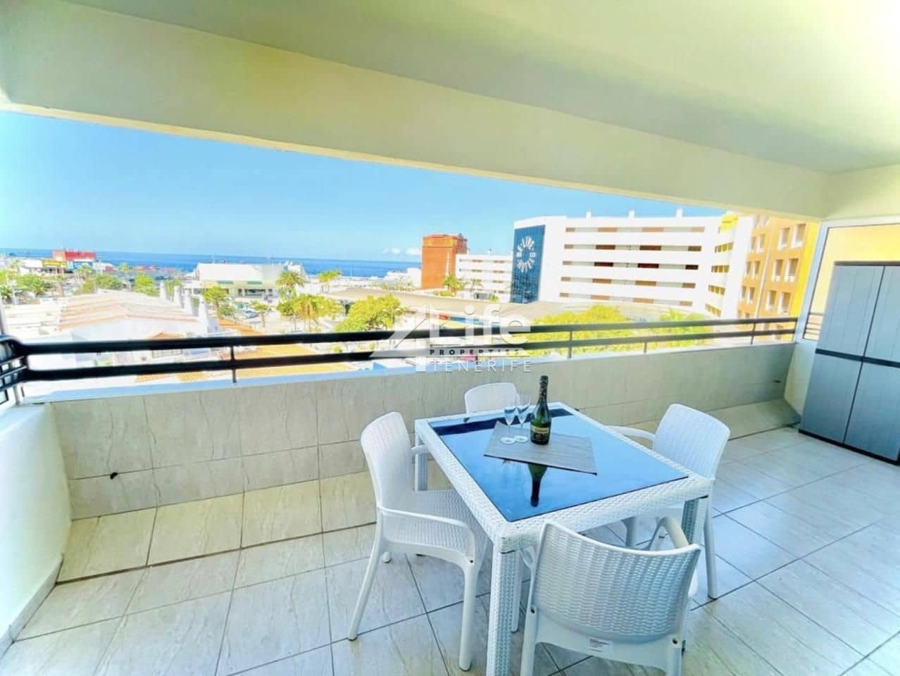 1 bedroom Flat for sale in San Eugenio with pool - € 320,000 (Ref: 9819328)