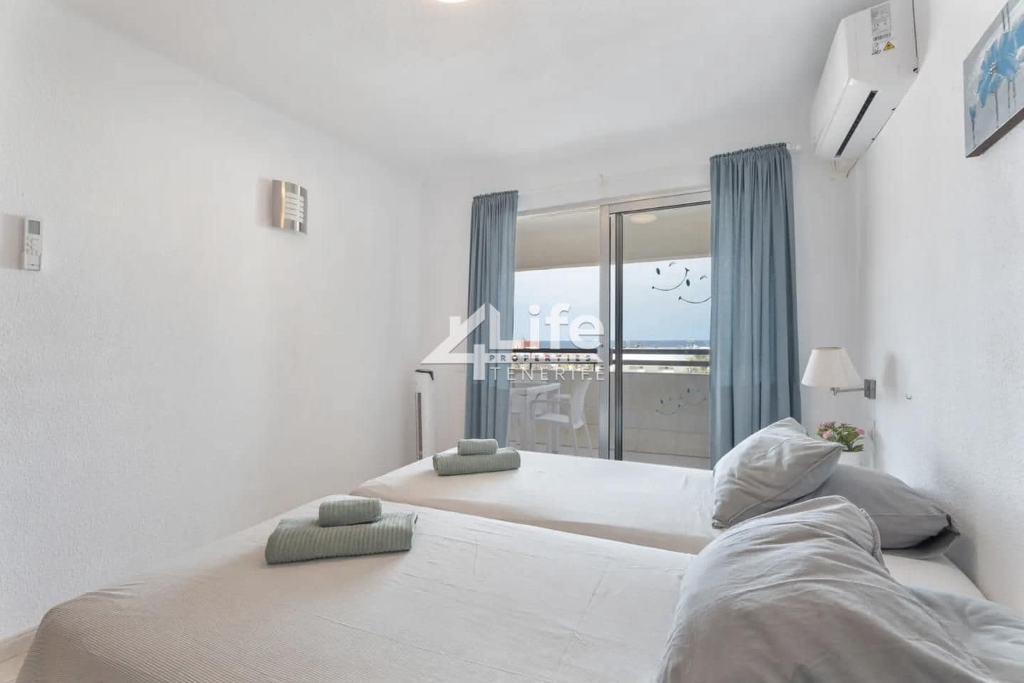 1 bedroom Flat for sale in San Eugenio with pool - € 320,000 (Ref: 9819328)