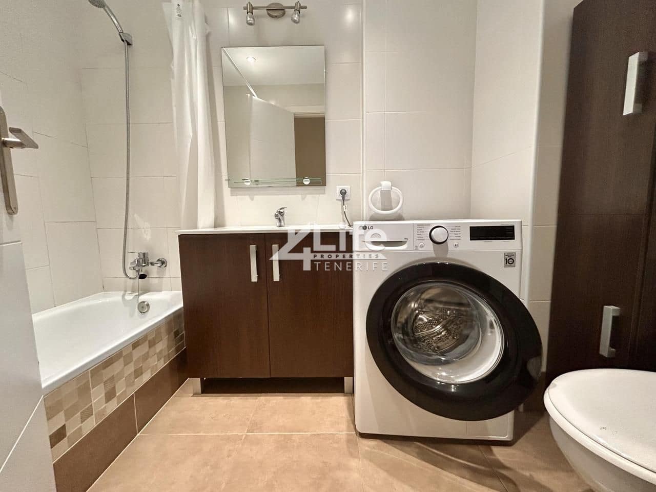 2 bedroom Flat for sale in Arona with pool - € 410,000 (Ref: 9854612)