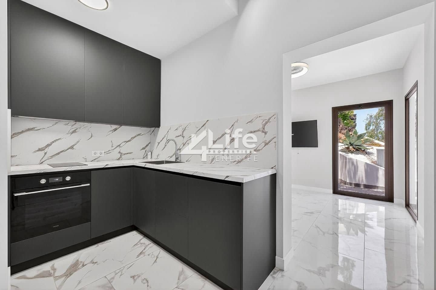 1 chambre Appartement à vendre à Costa Adeje avec piscine - 320 000 € (Ref: 9861249)