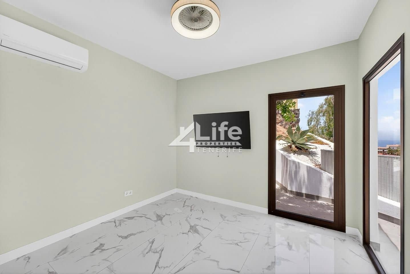 1 chambre Appartement à vendre à Costa Adeje avec piscine - 320 000 € (Ref: 9861249)