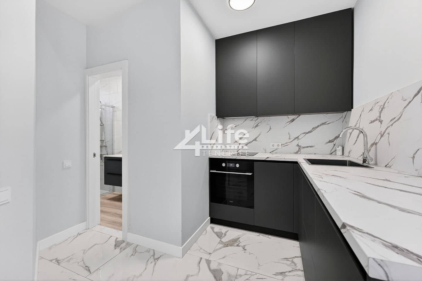 1 chambre Appartement à vendre à Costa Adeje avec piscine - 320 000 € (Ref: 9861249)