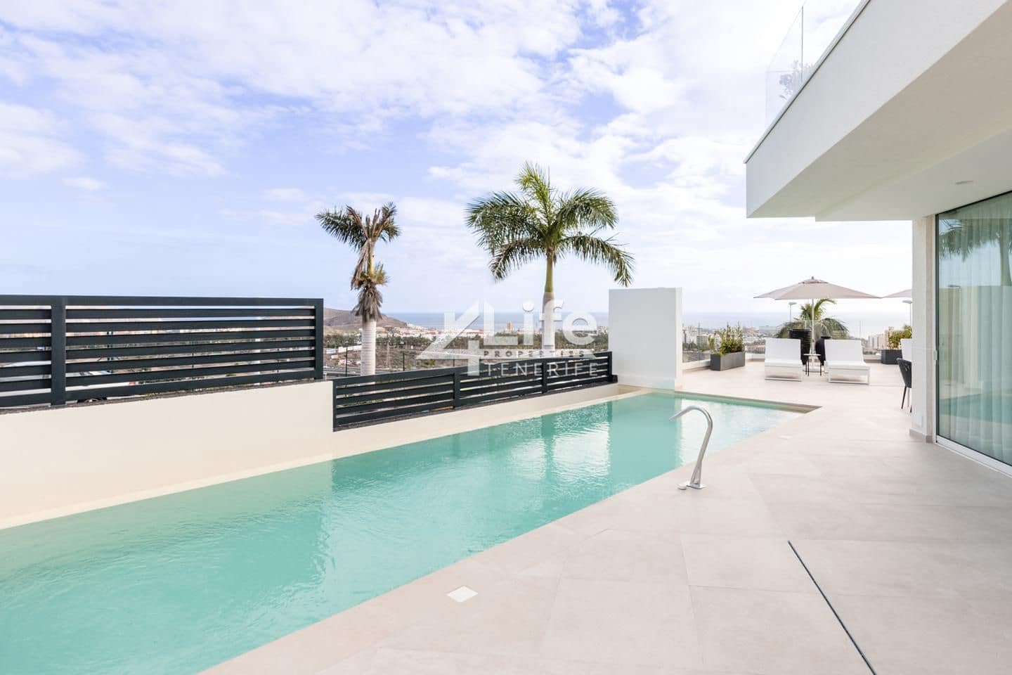 3 soverom Villa til salgs i Costa Adeje med svømmebasseng garasje - € 2 315 500 (Ref: 9861250)