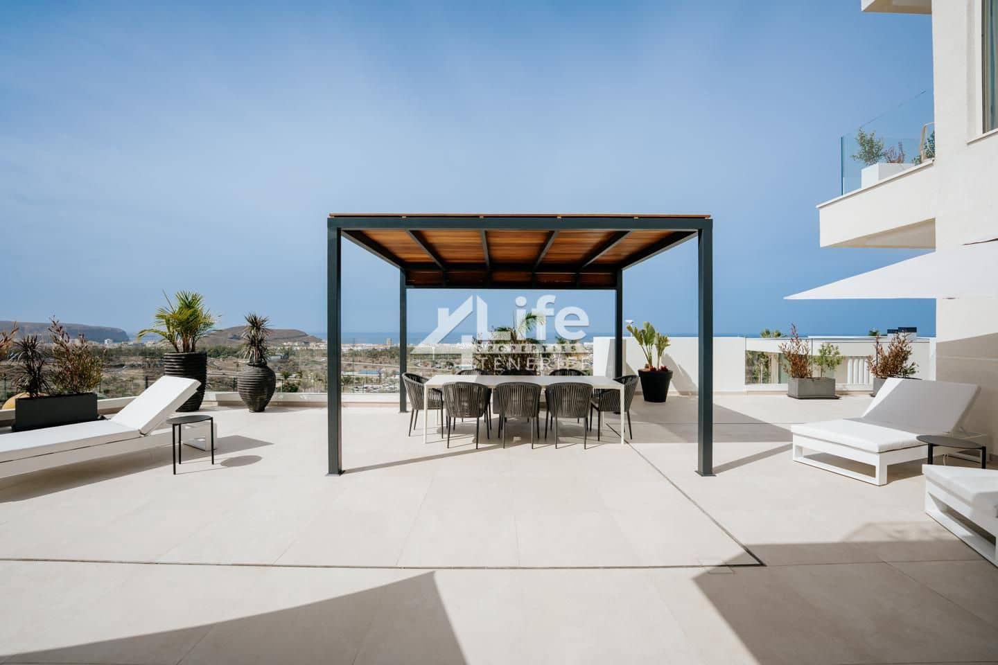 3 soverom Villa til salgs i Costa Adeje med svømmebasseng garasje - € 2 315 500 (Ref: 9861250)