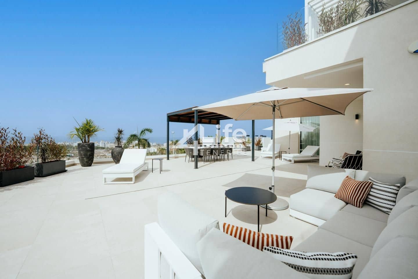 3 soverom Villa til salgs i Costa Adeje med svømmebasseng garasje - € 2 315 500 (Ref: 9861250)
