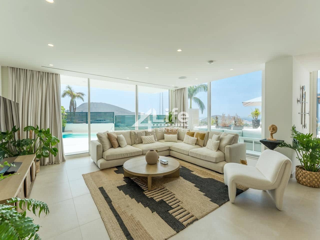 3 soverom Villa til salgs i Costa Adeje med svømmebasseng garasje - € 2 315 500 (Ref: 9861250)