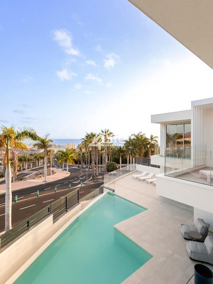 3 soverom Villa til salgs i Costa Adeje med svømmebasseng garasje - € 1 950 000 (Ref: 9861251)