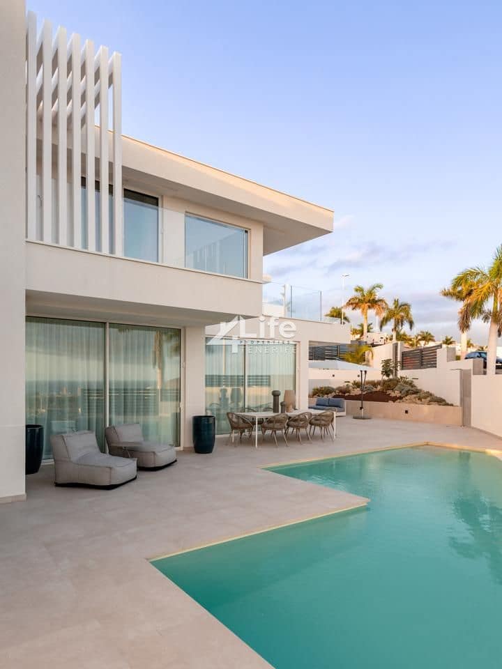 3 soverom Villa til salgs i Costa Adeje med svømmebasseng garasje - € 1 950 000 (Ref: 9861251)