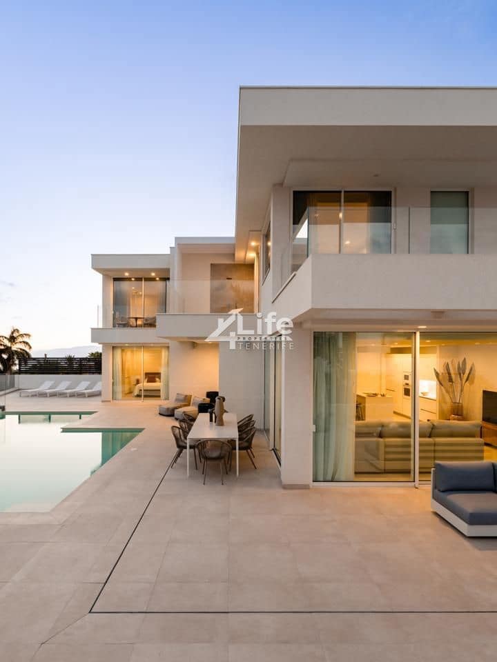3 soverom Villa til salgs i Costa Adeje med svømmebasseng garasje - € 1 950 000 (Ref: 9861251)