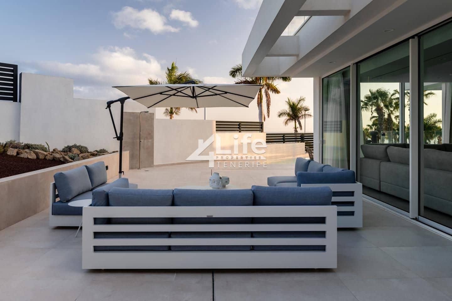 3 soverom Villa til salgs i Costa Adeje med svømmebasseng garasje - € 1 950 000 (Ref: 9861251)