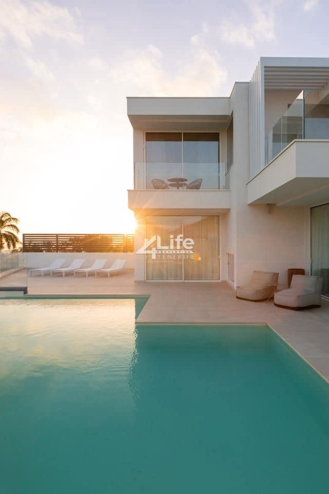 3 soverom Villa til salgs i Costa Adeje med svømmebasseng garasje - € 1 950 000 (Ref: 9861251)