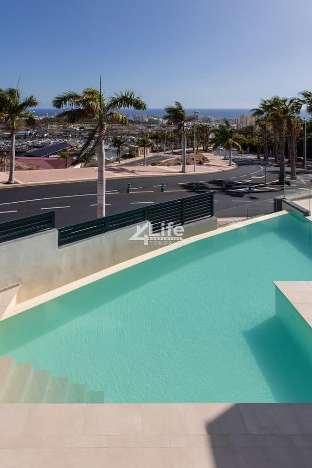 3 soverom Villa til salgs i Costa Adeje med svømmebasseng garasje - € 1 950 000 (Ref: 9861251)