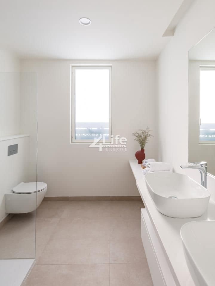 3 soverom Villa til salgs i Costa Adeje med svømmebasseng garasje - € 1 950 000 (Ref: 9861251)