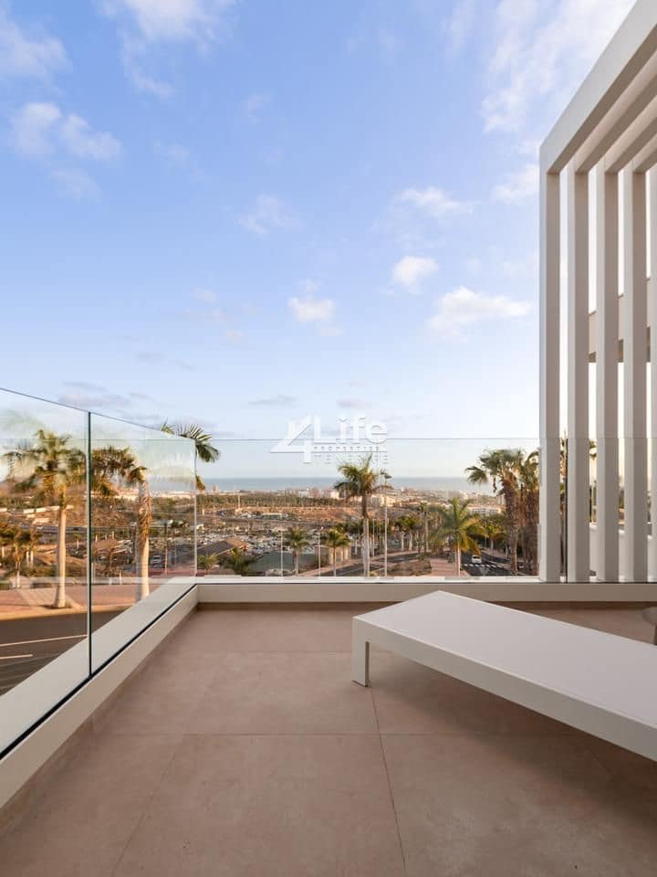 3 soverom Villa til salgs i Costa Adeje med svømmebasseng garasje - € 1 950 000 (Ref: 9861251)