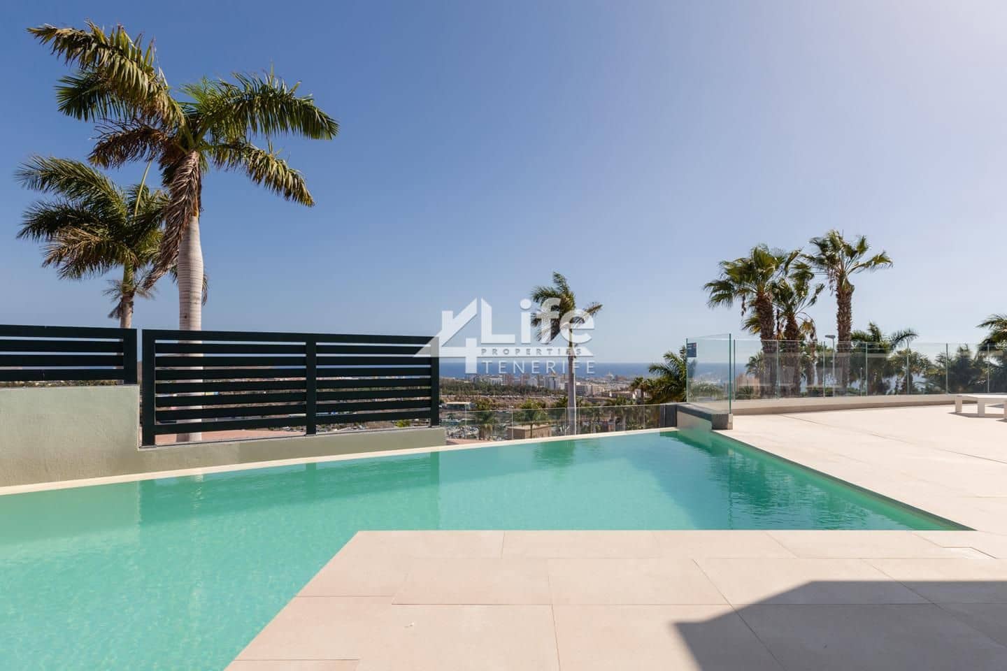 3 soverom Villa til salgs i Costa Adeje med svømmebasseng garasje - € 1 950 000 (Ref: 9861251)
