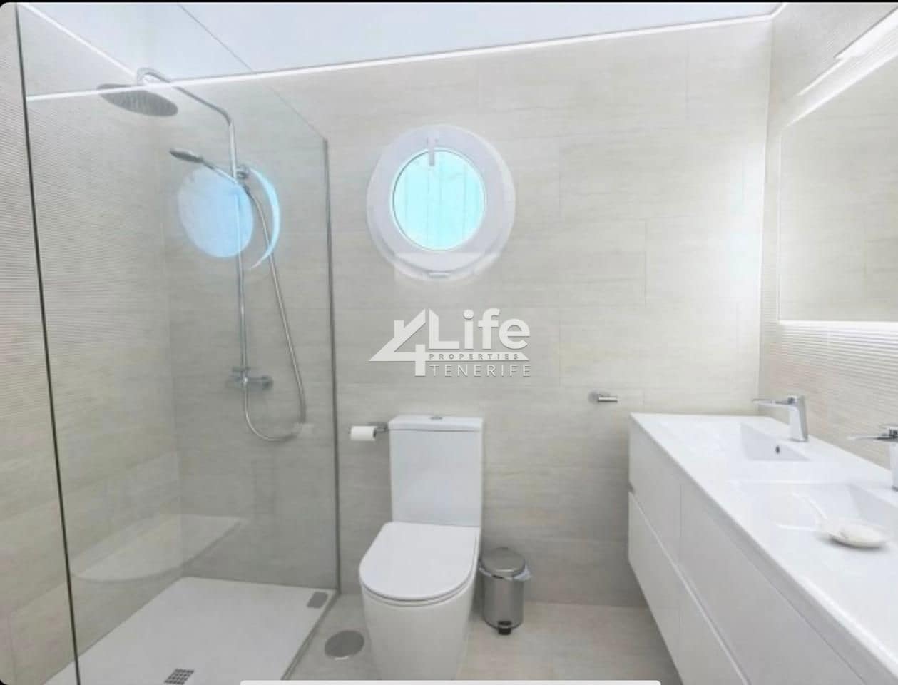 2 soveværelse Lejlighed til salg i Playa de las Americas med swimmingpool - € 415.000 (Ref: 9891192)