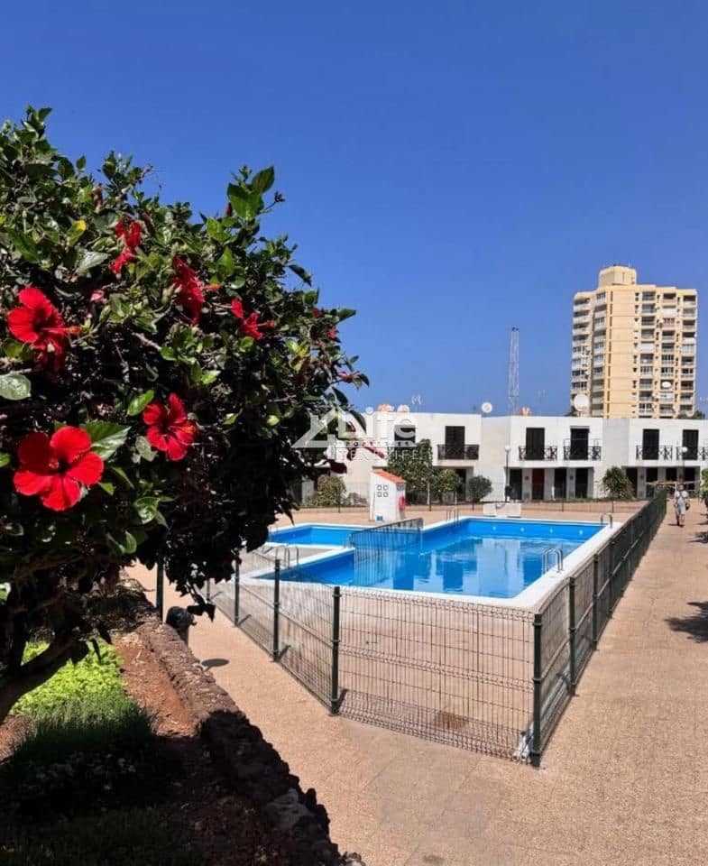2 soveværelse Lejlighed til salg i Playa de las Americas med swimmingpool - € 415.000 (Ref: 9891192)