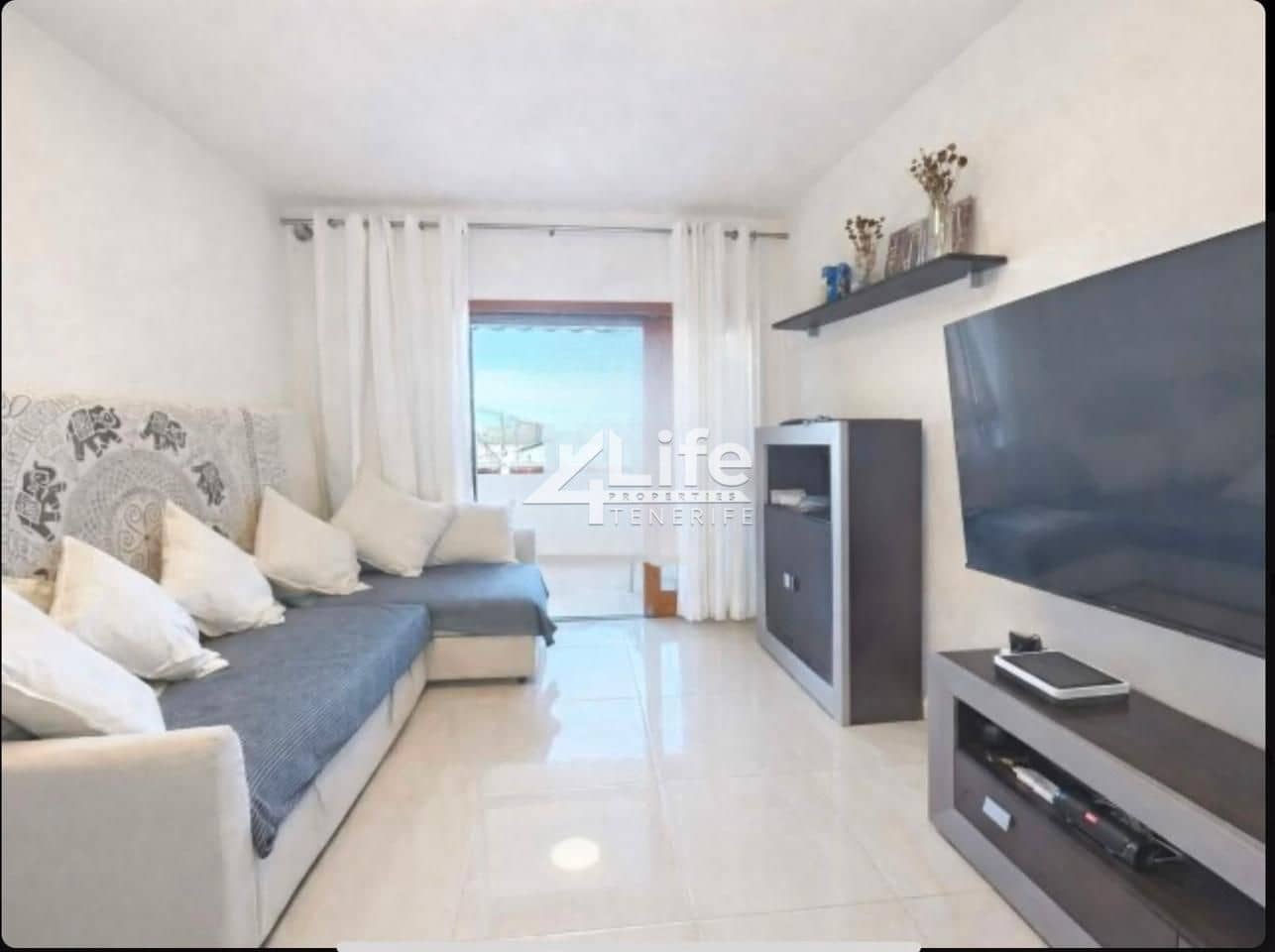 2 soveværelse Lejlighed til salg i Playa de las Americas med swimmingpool - € 415.000 (Ref: 9891192)