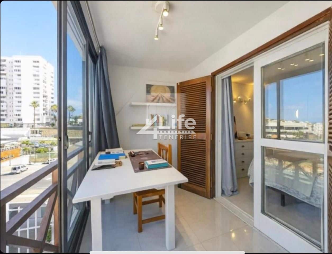 2 soveværelse Lejlighed til salg i Playa de las Americas med swimmingpool - € 415.000 (Ref: 9891192)