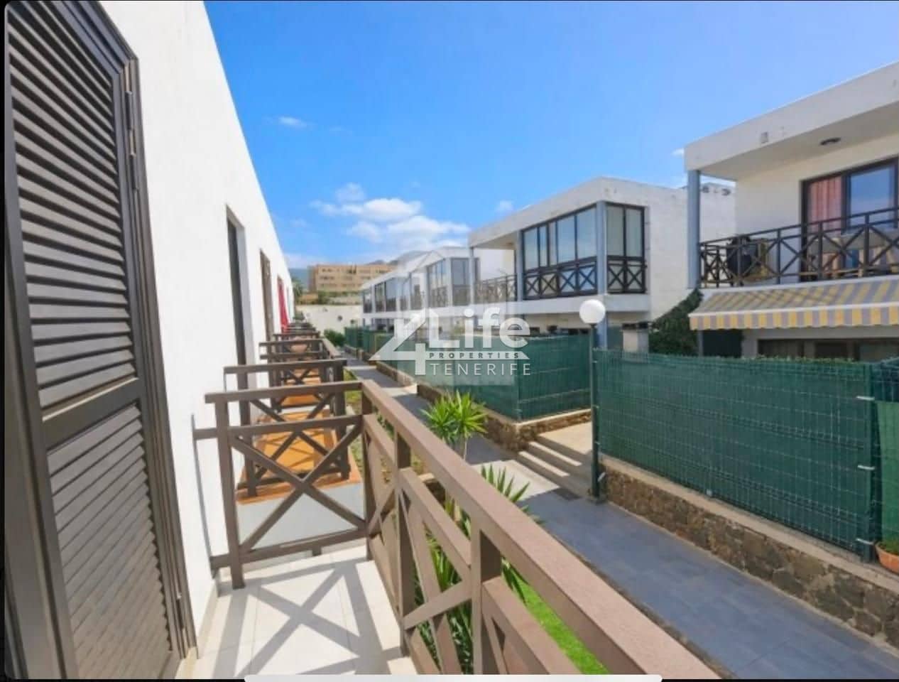 2 soveværelse Lejlighed til salg i Playa de las Americas med swimmingpool - € 415.000 (Ref: 9891192)